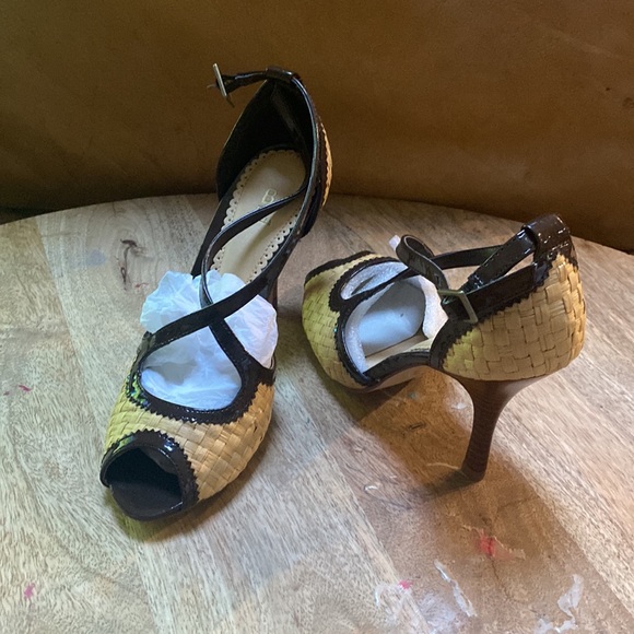 Brand new heels never worn, made in china fabric upper. Leather outsole, size 7. - Picture 2 of 6